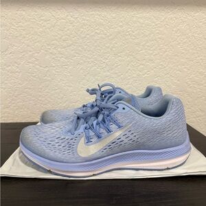 Nike Blue and White Athletic Shoes Lightweight Performance